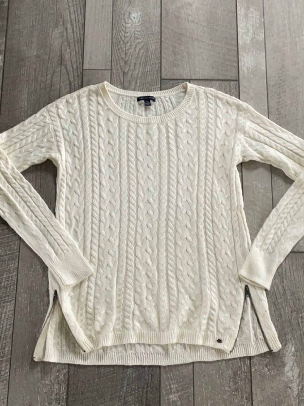 American Eagle Medium Sweater